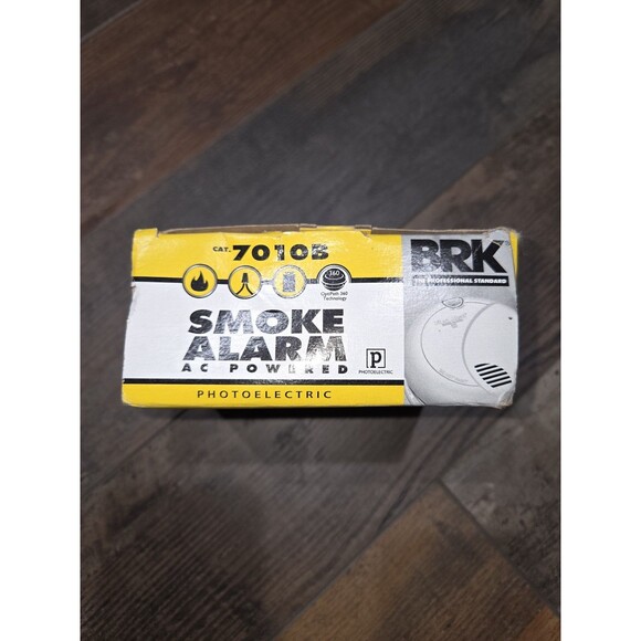 2 First Alert BRK Cat. 7010B AC Powered Hardwired Smoke Alarm Photo Electric B12 - Picture 3 of 10